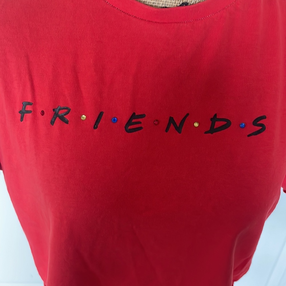 Friends Crop Top - Picture 2 of 3